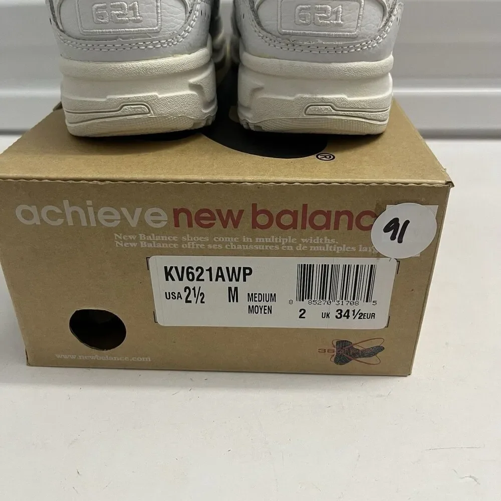 New Balance 621 Youth SZ  White Leather Hook Loop Training Shoes SZ 2.5 M